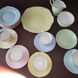 Vintage Duchess Bone China 21 Piece Tea / Luncheon Set Excellent Condition